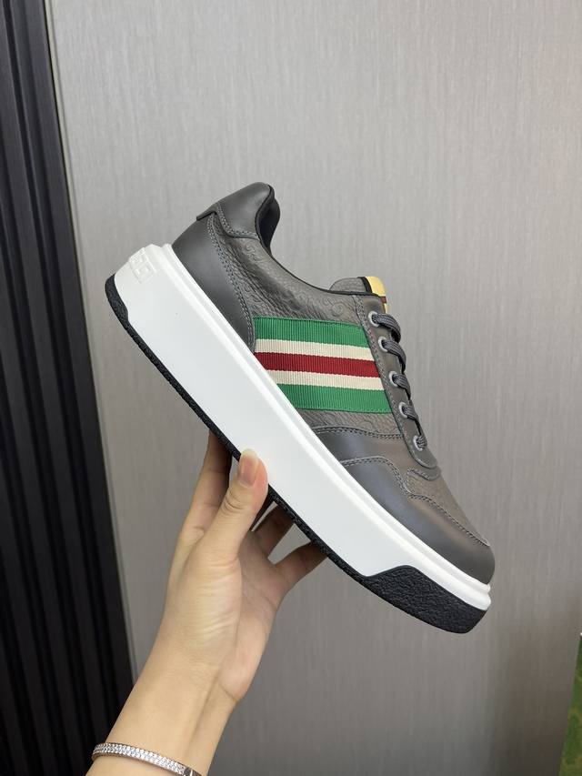 Factory price Gucci high-end quality original single shoe upper: Napa calf leather, lychee grain calf leather, computer embroidery brand totem interior: water dyed cowhide outsole: ultra light TPU rubber; Two tone molded outsole with ultra-high quali