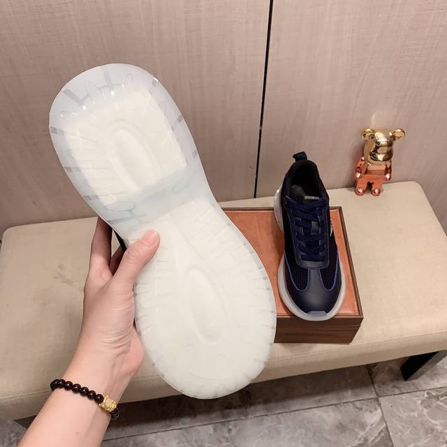 New: Factory price: Armani Armani * latest popular casual shoes, top brand luxury~purchasing agent, top~quality. The shoe upper is made of imported breathable cowhide with breathable sheepskin material, and the foot pads are finely crafted. Original 