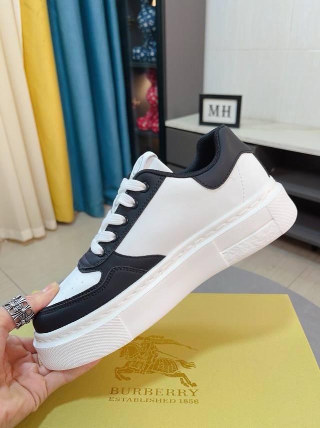 The factory price of Burberry's new lace up casual men's shoes is ahead of the market, with superior materials and workmanship compared to all versions in the market. The top layer of cowhide is shipped with imported original leather lining, and the 