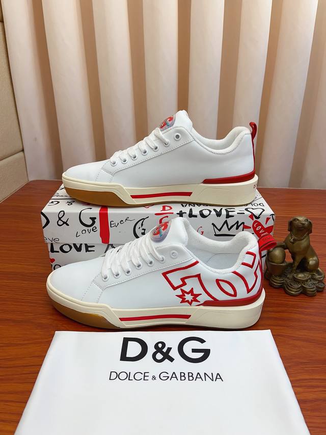 Actual price: Dolce&Gabbana DG original imported top layer cowhide and sheepskin lining, lightweight, comfortable, versatile on the feet, original special supply outsole highly favored by trendy men, welcome to compare exquisite and luxurious quality