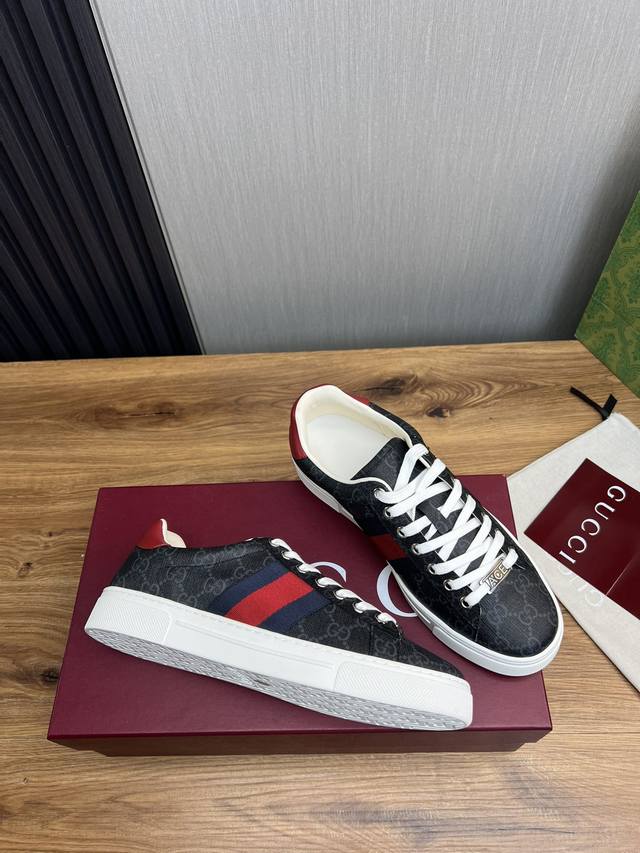 Factory price GUCCI Gucci Classic hot selling white shoes all year round. Standard sizes: women's sizes 35-40, men's sizes 38-44, women's and men's sizes 45. Customizable levels: official website. Original order quality material: original leather, or