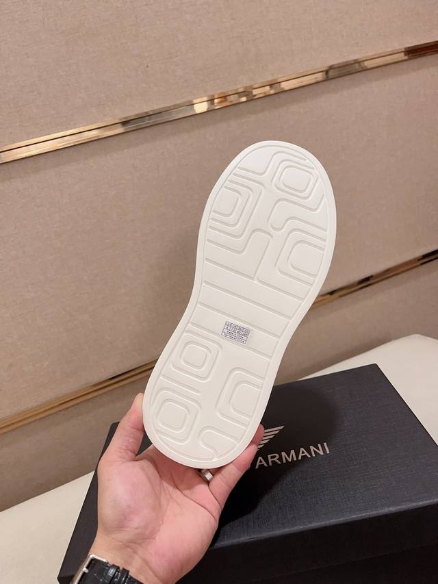 Factory price: Armani official website synchronizes with the latest shoe upper made of imported cowhide. Leather lining, foam outsole, top-notch handmade fine craftsmanship, perfect for those perfectionist men who pursue high luxury quality 38 44