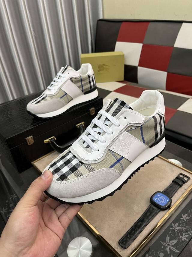 Burberry men's fashionable and trendy casual shoes, with high-quality imported cowhide brand special printed fabric on the upper, breathable sheepskin lining and foot pads, exquisite workmanship, high-end atmosphere, and a fashionable model shape. Ru