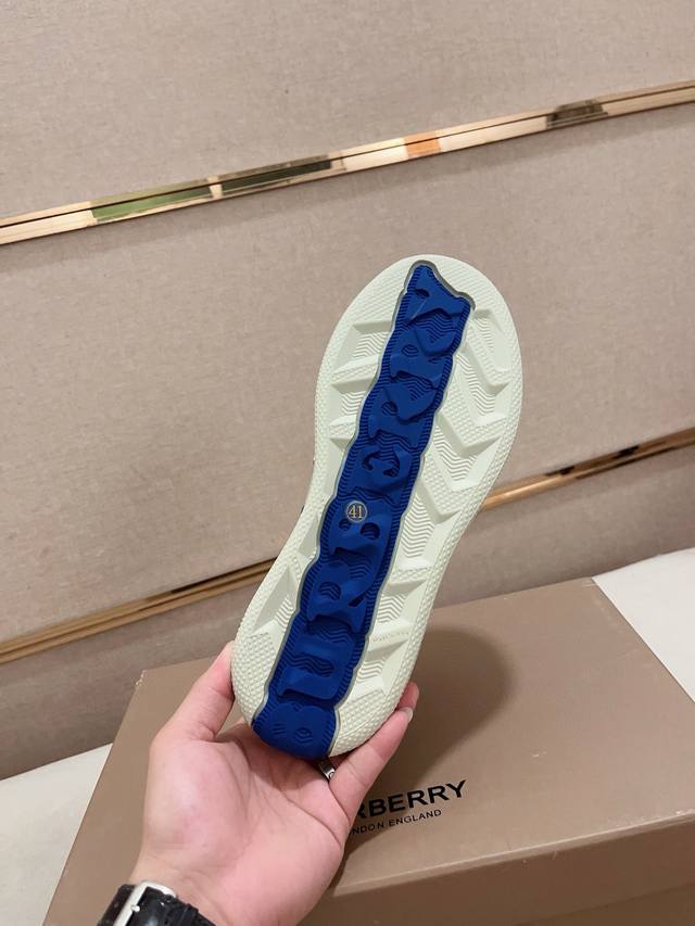 Factory price: synchronized with Burberry and top tier purchasing agents at the counter. Available in size: 38-44. Italian imported cowhide with fully imported sheepskin lining, sole: original factory supplied sole, exclusive activity molded sole for