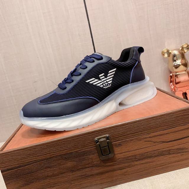 New: Factory price: Armani Armani * latest popular casual shoes, top brand luxury~purchasing agent, top~quality. The shoe upper is made of imported breathable cowhide with breathable sheepskin material, and the foot pads are finely crafted. Original 