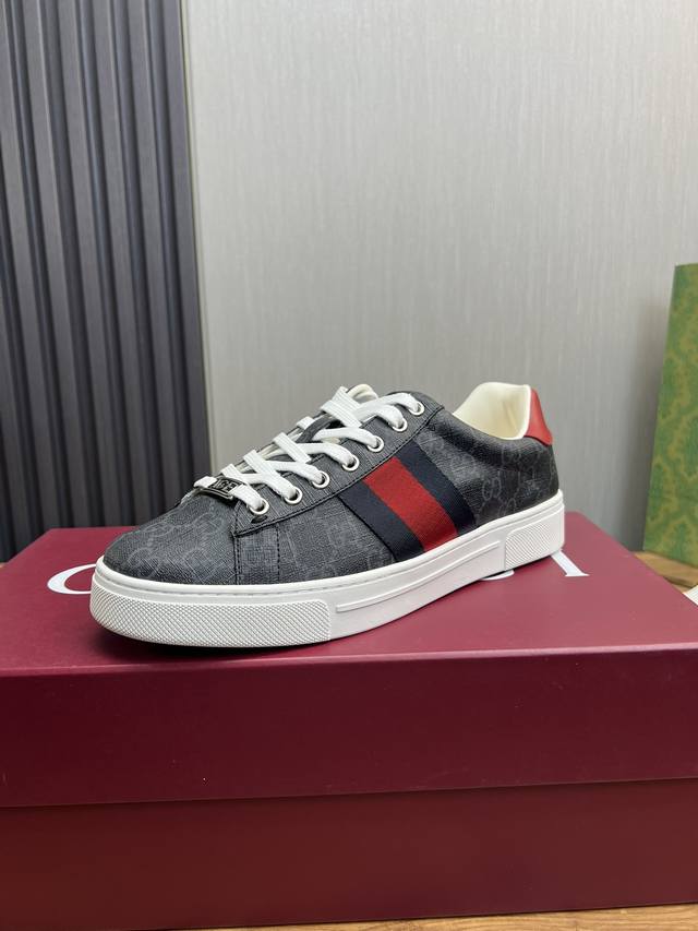 Factory price GUCCI Gucci Classic hot selling white shoes all year round. Standard sizes: women's sizes 35-40, men's sizes 38-44, women's and men's sizes 45. Customizable levels: official website. Original order quality material: original leather, or