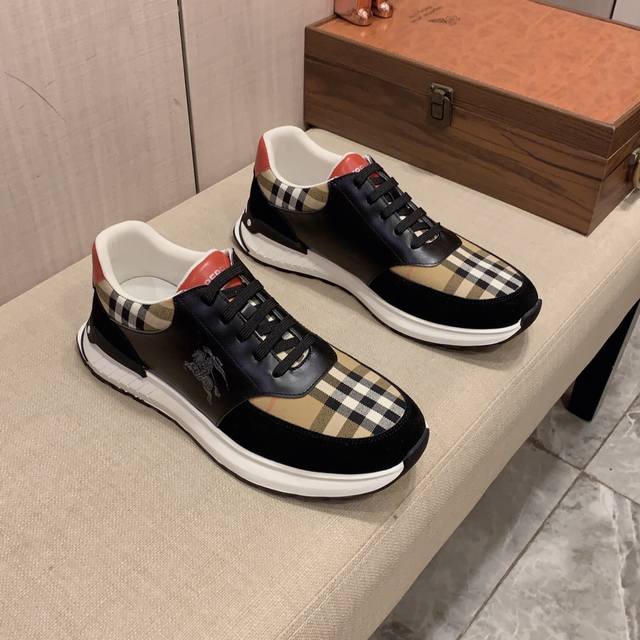New: Factory price: Burberry's latest popular casual shoes, top brand luxury~purchasing agent, top quality~quality. The shoe upper is made of imported breathable cowhide with breathable sheepskin material, and the foot pads are finely crafted. Origin