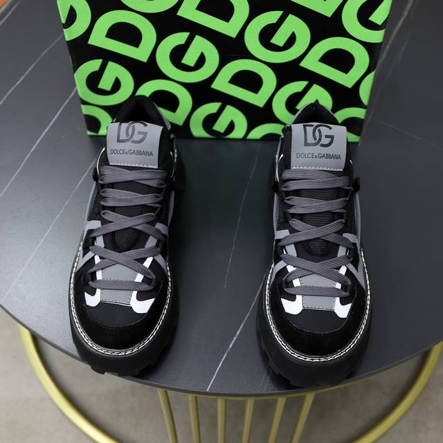 Official website synchronization, couple style DOLCE