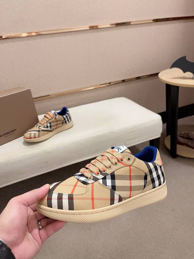 Factory price: synchronized with Burberry and top tier purchasing agents at the counter. Available in size: 38-44. Italian imported cowhide with fully imported sheepskin lining, sole: original factory special supply original sole, exclusive activity 