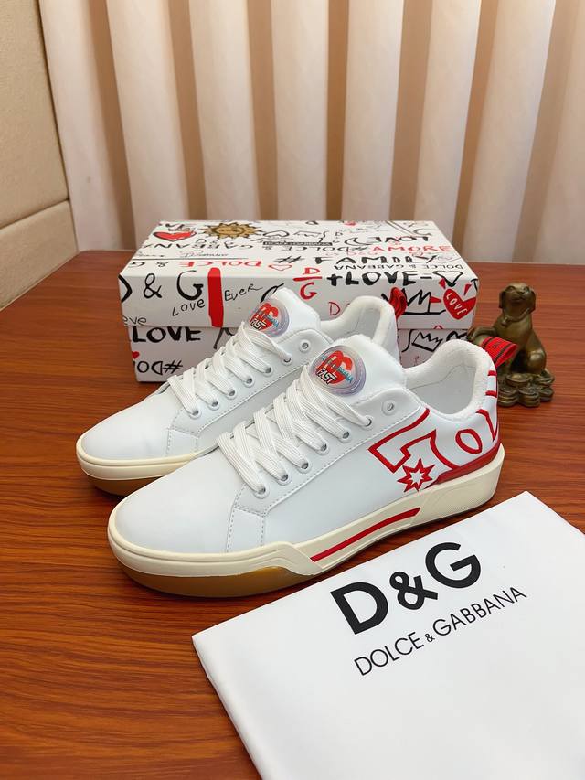 Actual price: Dolce&Gabbana DG original imported top layer cowhide and sheepskin lining, lightweight, comfortable, versatile on the feet, original special supply outsole highly favored by trendy men, welcome to compare exquisite and luxurious quality