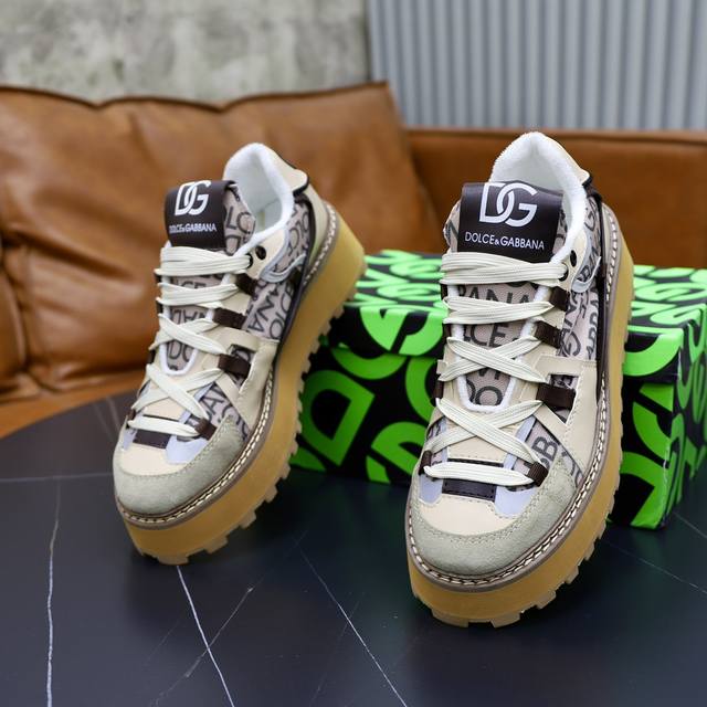 Official website synchronization, couple style DOLCE